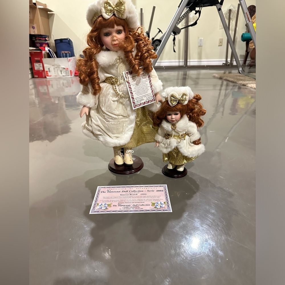 Cassandra porcelain Collection - Series 2002 - Two Porcelain Dolls